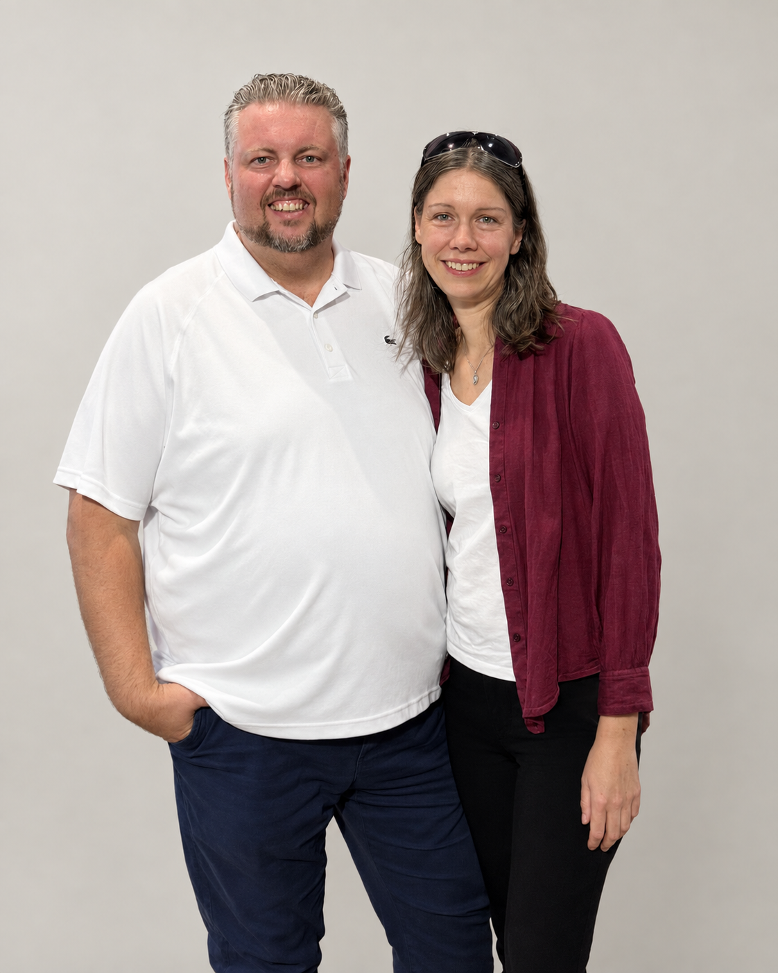 Birgit und Pawel Konefal stehen lächelnd nebeneinander